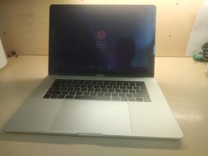 Apple MacBook Pro 15 (2018 года) A1990